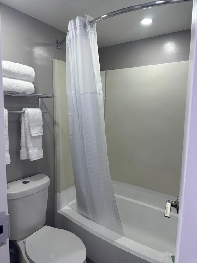 Super 8 By Wyndham Baltimore Northwest Extérieur photo