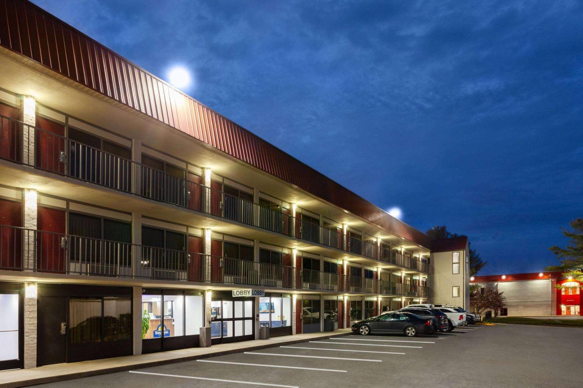 Super 8 By Wyndham Baltimore Northwest Extérieur photo