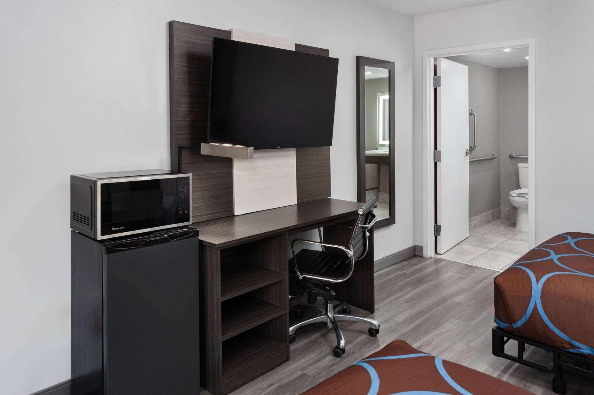 Super 8 By Wyndham Baltimore Northwest Extérieur photo